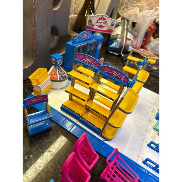 Mini Brands 5 Surprise Mini Mart READ DESCRIPTION - Picture 4 of 8